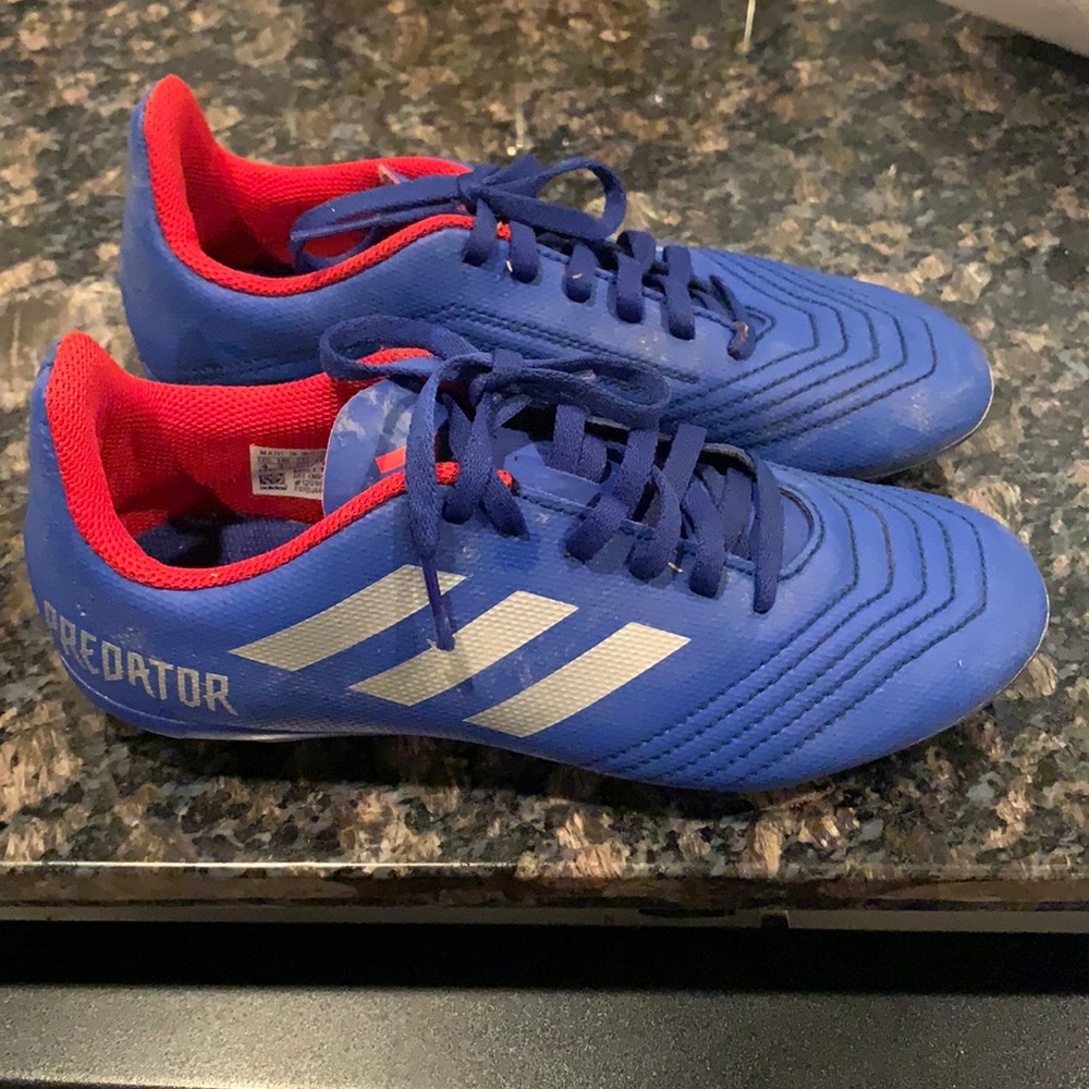 Boys Adidas Predator soccer cleats size 4